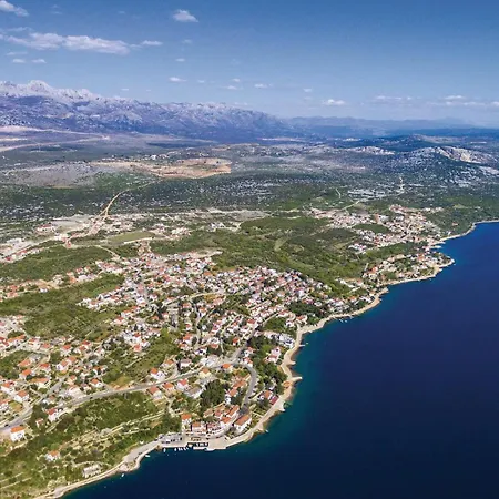 3 Bedroom Nice Apartment In Maslenica *